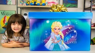 HUGE Elsa Frozen Surprise Present from Santa Claus Christmas Girl Toys Blind Bags Kinder Playtime [upl. by Reed]