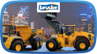 Volvo L260 H  02458  BRUDER Spielwaren [upl. by Wesa]