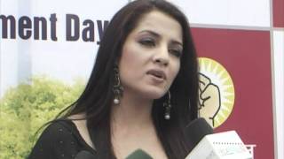 Celina Jaitley plants a tree  Bolly2box [upl. by Ytok]