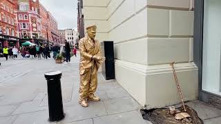 Gold man statue revealed how his daily routine works Setting up process explained Levetating trick [upl. by Eigger]