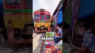 ¡Increíble Mercado sobre las Vías del Tren en Tailandia 😱 Shorts [upl. by Nicholson818]