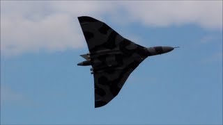 Avro Vulcan Cleethorpes Airshow 2013 [upl. by Nirrok]