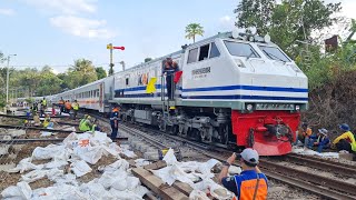 PENGAWALAN KETAT DETIK DETIK KERETA PERTAMA MELINTAS SETELAH REL DI GANTI [upl. by Feetal]