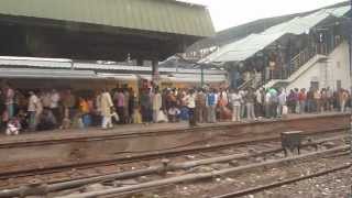 Inde 2011  En gare de New Delhi [upl. by Donal958]