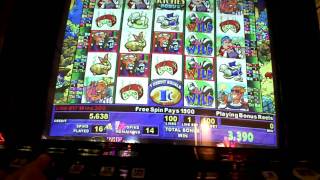 Stinkin Rich Bonus Slot Win with Retrigger at Borgata [upl. by Brighton916]