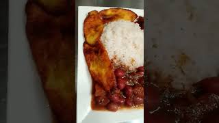 Frijoles con patica de cochino arroz y tajadas 🤤 ❤️ cocina almuerzo [upl. by Brause]