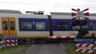 Spoorwegovergang Nieuwerkerk ad IJssel Passage a Niveau Railroad Level Crossing Bahnübergang [upl. by Esya374]