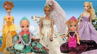 Anna and Elsa Toddlers Wedding  Shopping for Barbie Gowns  DressUp Doll Fashion Boutique Chelsea [upl. by Eineeuq]