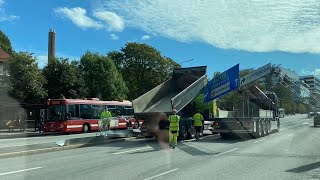 88  Jag glömde fälla ner flaket  Trucking in Sweden  Täby to Bromma Stockholm [upl. by Ayikur]