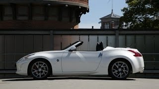 Nissan 370Z Roadster vs Coupe  Black vs White [upl. by Jaymie957]