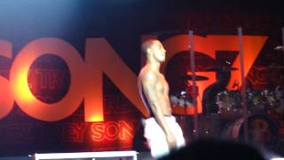 Trey Songz sings Bottoms Up live [upl. by Hayilaa213]