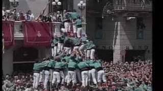 Castellers de Vilafranca  Primera torre de 9 amb folre carregada  Sant Fèlix 2005 [upl. by Alpert239]