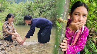 Harvesting a strange natural fruit in the forest a village boy deceived a 17yearold girl [upl. by Einahpetse470]