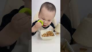 Cute Kid Having Funny Amazing Eating With Nice Stretgies kid eating food [upl. by Gare]