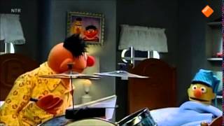 Bert en Ernie wetenschappelijk experiment met drums [upl. by Kovacev]