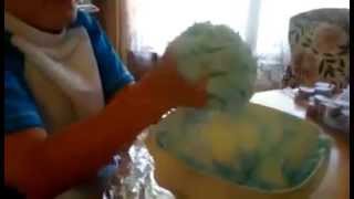 Science Experiment Erupting Snow Baking Soda amp Shaving Cream  Vinegar [upl. by Hollerman]