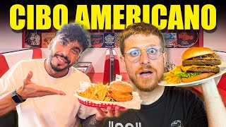 CI SFONDIAMO DI CIBO NEL FASTFOOD AMERICANO PIÙ BELLO D’ITALIA  DENTRO SEMBRA DI STARE IN UN FILM [upl. by Llywellyn]