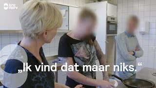 Hoe zit het met intimiteit in de vrouwengevangenis  Anita wordt Opgenomen [upl. by Anaihsat878]