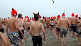 Nieuwjaarsduik 2012 in Zandvoort [upl. by Schreib]