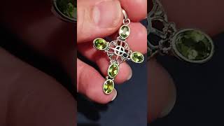 edelsteine crystals kristall schmuck geschenkideen beauty gemstone jewelry peridot kreuz [upl. by Peirsen]