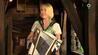 HD  Corinna Zollner  A Busserl  Immer wieder Sonntags  07062015 [upl. by Soirtemed]