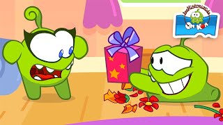 Historias de Om Nom  Nuevos Vecinos  Regalo Reciclado  Temporada 20  Cut The Rope [upl. by Wiltz]