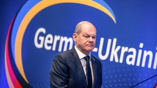 Scholz Ukraine unterstützen quotso lange wie nötigquot  AFP [upl. by Chenee]