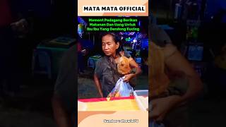 Moment Pedagang Berikan Makanan Dan Uang Untuk Ibu Ibu Gendong Kucing shorts catlover shortsfeed [upl. by Ettesus]