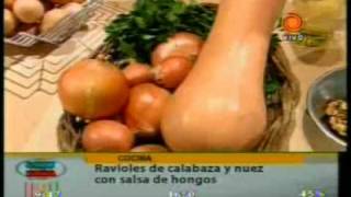 Ravioles de calabaza y nuez con salsa de hongos pt1 201109123gp [upl. by Anelhtak]