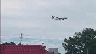 College Park GA Parking Lot Plane Spotting [upl. by Katuscha]