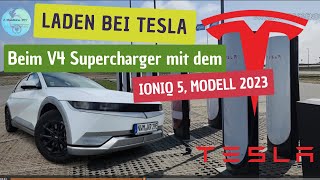 LADEN BEI TESLA BEIM V4 SUPERCHARGER MIT DEM HYUNDAI IONIQ 5 [upl. by Siramay]