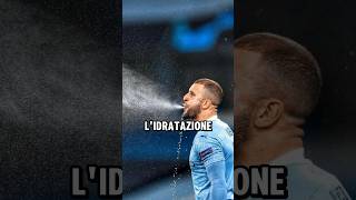 Perché i calciatori sputano l’acqua e non la bevono shorts [upl. by Rozalie]