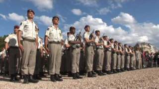 Remise de la fourragère au 1er RCP [upl. by Macgregor]