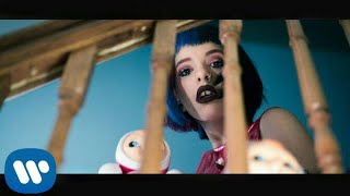 Piggyback  Melanie Martinez Vídeo [upl. by Eglanteen412]