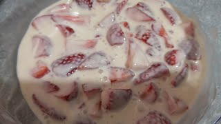 Fresas Con Crema DeliciosasCrema Dulce Para Fresas [upl. by Nollek]