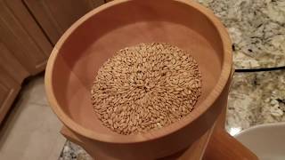 How to use a Grain Mill KoMo Fidibus 21 [upl. by Earleen]