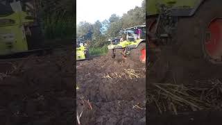 AGRICULTEURS  3 TRACTEURS POUR SORTIR UNE MOISSONNEUSE CLAAS ENLISE agriculturetracteurs🚜 [upl. by Lien125]