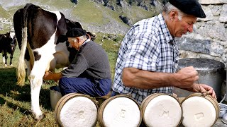 QUESO artesano en una cabaña del Pirineo Elaboración en 1996 con leche recién ordeñada  Documental [upl. by Sundberg]