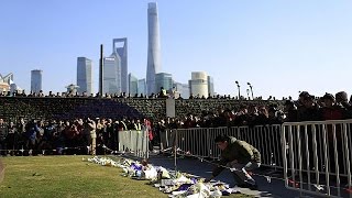 Shanghai piange morti di capodanno 36 uccisi dalla calca [upl. by Reggy]