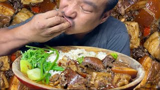 Eating super tender pork curry with fermented dry mustard leaf and king chilly soup [upl. by Kcirdneked]