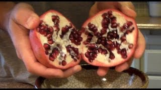 The fastest and easiest way to eat take seeds out of a pomegranate with no bowl of water [upl. by Jarita]