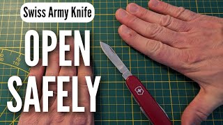 🙌 How to Open a Swiss Army Knife  The Secure Way [upl. by Pellikka]