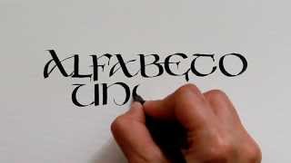 Muestra caligráfica de letra uncial [upl. by Broderic]