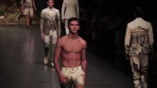 Le défilé DolceampGabbana homme printempsété 2014 à Milan [upl. by Haerr]