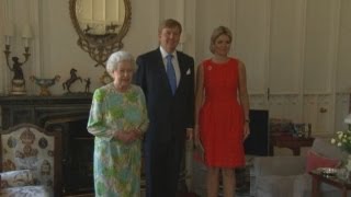 Queen Elizabeth hosts the first visit to Britain by new Dutch monarch and consort [upl. by Myrna]