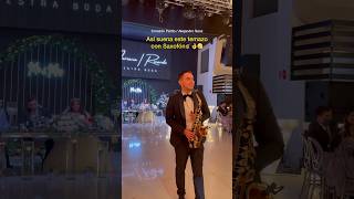 Impresionante Saxofonista en BODA😮‍💨👌🎷 saxofon sax corazonpartio saxo [upl. by Lechar]