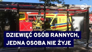 Samochód wjechał w przystanek przy Woronicza w Warszawie Wśród rannych 35letnie dziecko [upl. by Inek381]