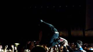 Crowdsurfing mit Gitarrenkoffer Guadalajara HD live [upl. by Gnod]