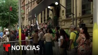 Largas filas de mexicanos en Nueva York para ejercer su derecho al voto  Noticias Telemundo [upl. by Loutitia]