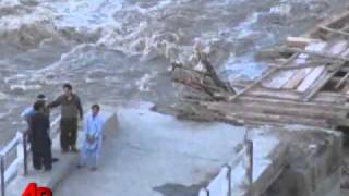 Raw Video Pakistan Flood Victims Evacuated [upl. by Attinahs]